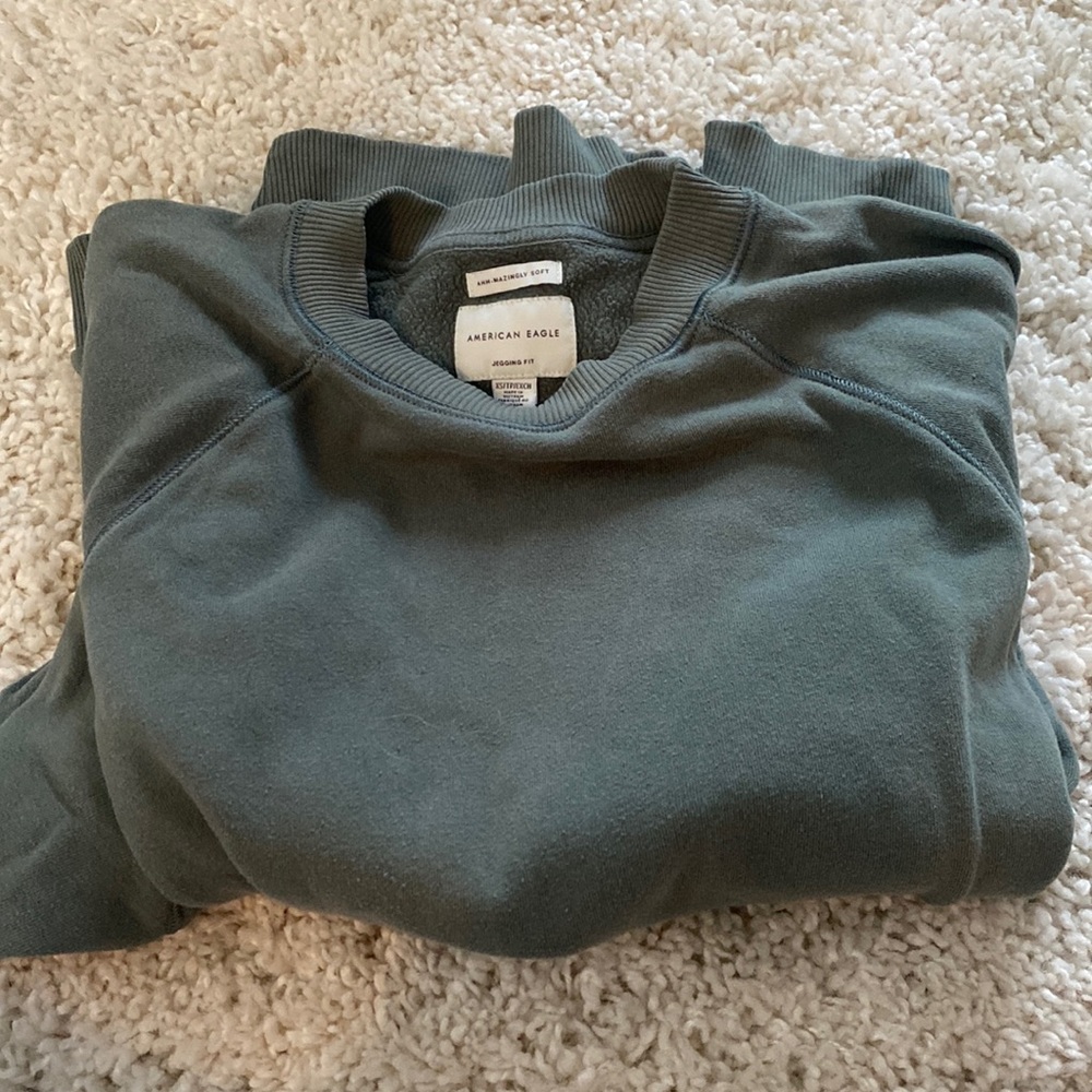 American Eagle crew neck